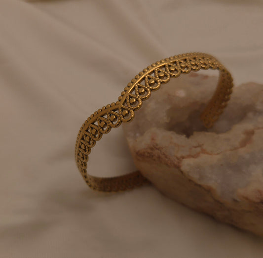 Linda V Cuff