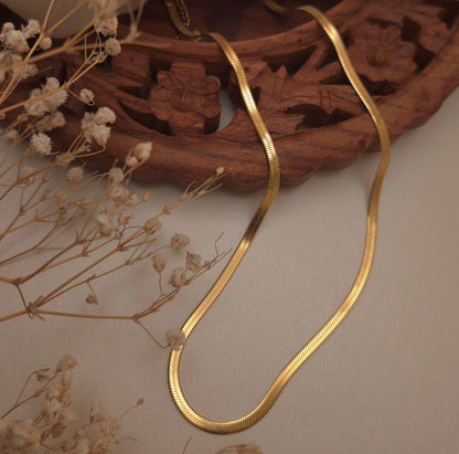 Sadia Snake Chain Necklace - Sleek, fluid, and endlessly timeless